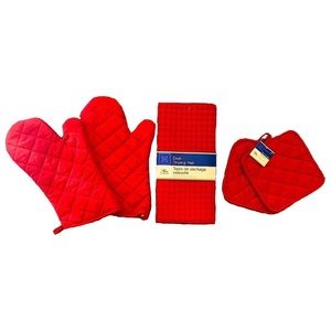 2 Oven Mitts, 2 Pot Holders, and Dish Drying Mat